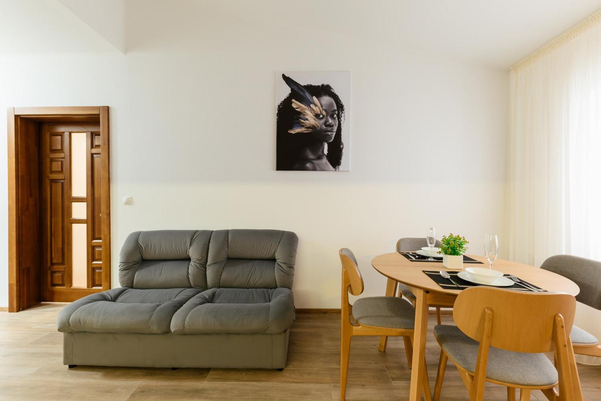 Luxury Apartments Uzhorod Bagian luar foto